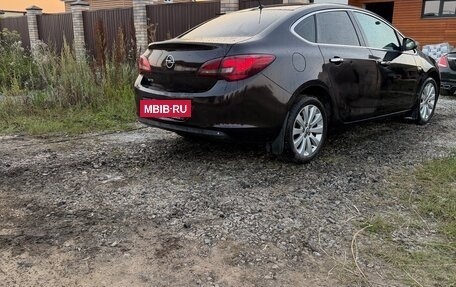 Opel Astra J, 2013 год, 590 000 рублей, 3 фотография
