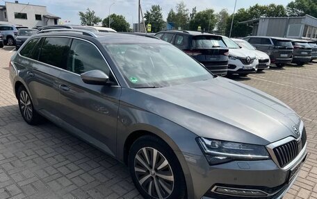 Skoda Superb III рестайлинг, 2022 год, 1 972 000 рублей, 3 фотография