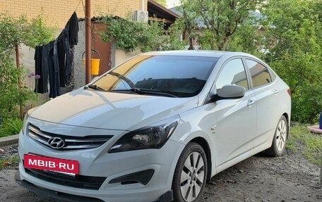 Hyundai Solaris II рестайлинг, 2015 год, 980 000 рублей, 2 фотография