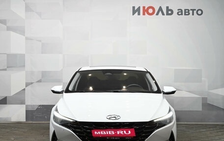 Hyundai Elantra, 2021 год, 2 050 000 рублей, 2 фотография
