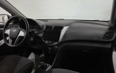 Hyundai Solaris II рестайлинг, 2013 год, 755 000 рублей, 15 фотография