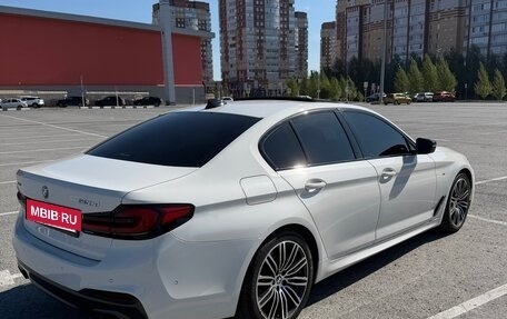 BMW 5 серия, 2020 год, 2 400 000 рублей, 3 фотография