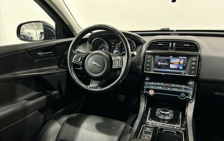 Jaguar XE I рестайлинг, 2017 год, 1 750 000 рублей, 7 фотография