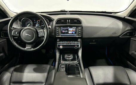 Jaguar XE I рестайлинг, 2017 год, 1 750 000 рублей, 8 фотография