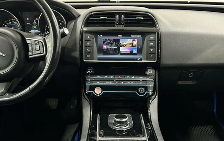 Jaguar XE I рестайлинг, 2017 год, 1 750 000 рублей, 12 фотография
