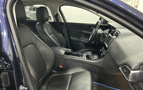 Jaguar XE I рестайлинг, 2017 год, 1 750 000 рублей, 19 фотография