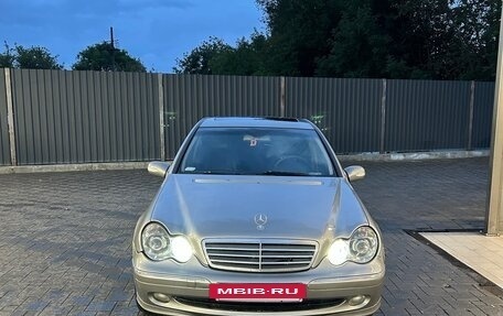 Mercedes-Benz C-Класс, 2005 год, 750 000 рублей, 3 фотография