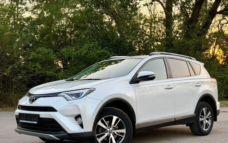 Toyota RAV4, 2019 год, 2 890 000 рублей, 2 фотография