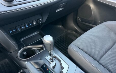Toyota RAV4, 2019 год, 2 890 000 рублей, 31 фотография