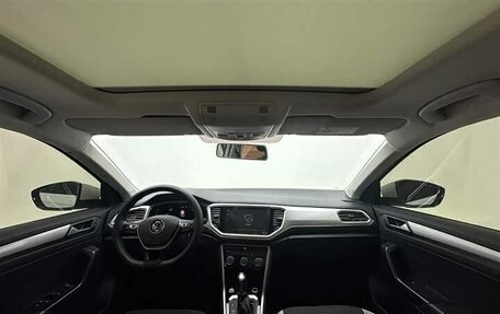 Volkswagen T-Roc I, 2022 год, 1 700 000 рублей, 11 фотография