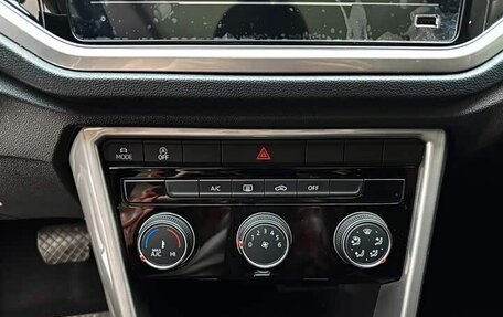 Volkswagen T-Roc I, 2022 год, 1 700 000 рублей, 15 фотография