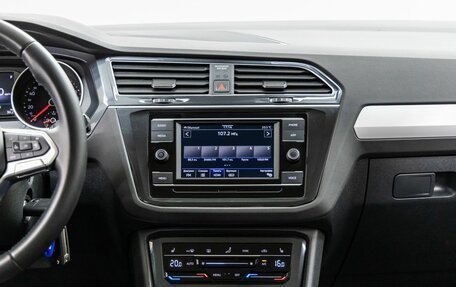 Volkswagen Tiguan II, 2022 год, 3 098 000 рублей, 16 фотография