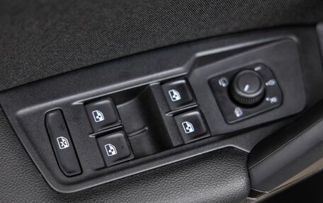 Volkswagen Tiguan II, 2022 год, 3 098 000 рублей, 23 фотография