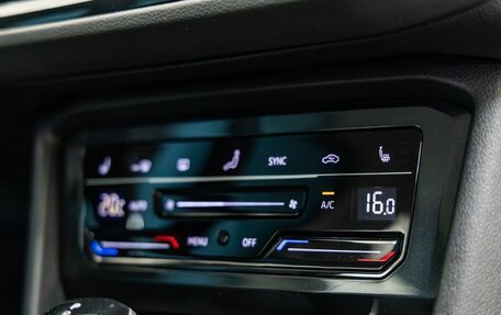 Volkswagen Tiguan II, 2022 год, 3 098 000 рублей, 32 фотография