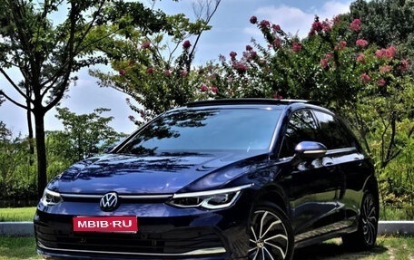 Volkswagen Golf VIII, 2023 год, 2 490 000 рублей, 1 фотография