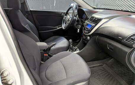 Hyundai Solaris II рестайлинг, 2012 год, 920 000 рублей, 16 фотография