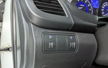 Hyundai Solaris II рестайлинг, 2012 год, 920 000 рублей, 24 фотография