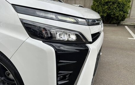 Toyota Voxy III, 2021 год, 2 530 000 рублей, 3 фотография