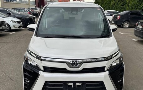 Toyota Voxy III, 2021 год, 2 530 000 рублей, 2 фотография