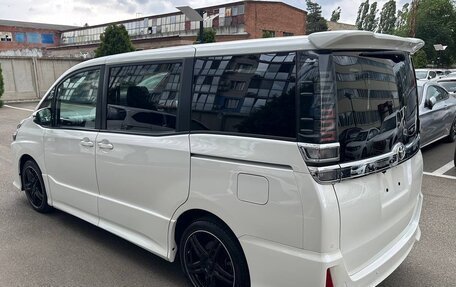 Toyota Voxy III, 2021 год, 2 530 000 рублей, 5 фотография