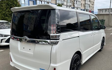 Toyota Voxy III, 2021 год, 2 530 000 рублей, 6 фотография