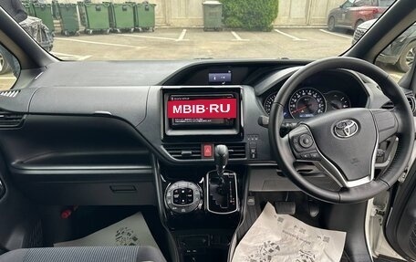Toyota Voxy III, 2021 год, 2 530 000 рублей, 10 фотография