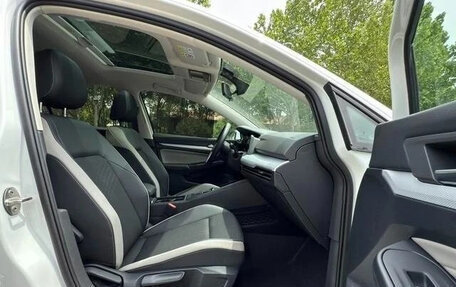 Volkswagen Golf VIII, 2022 год, 1 860 000 рублей, 13 фотография