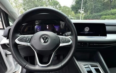 Volkswagen Golf VIII, 2022 год, 1 860 000 рублей, 9 фотография