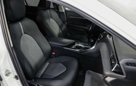 Toyota Camry, 2021 год, 2 700 000 рублей, 10 фотография