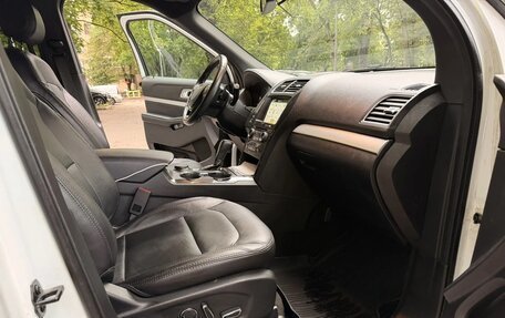 Ford Explorer VI, 2017 год, 3 200 000 рублей, 21 фотография