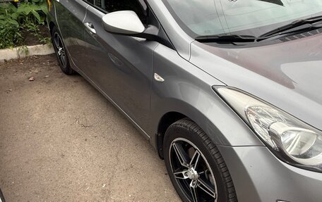 Hyundai Elantra V, 2012 год, 800 000 рублей, 3 фотография