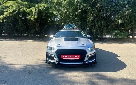 Ford Mustang VI рестайлинг, 2018 год, 1 870 000 рублей, 2 фотография