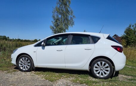 Opel Astra J, 2011 год, 690 000 рублей, 2 фотография