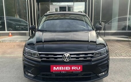 Volkswagen Tiguan II, 2018 год, 2 600 000 рублей, 2 фотография