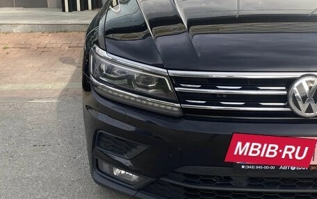 Volkswagen Tiguan II, 2018 год, 2 600 000 рублей, 3 фотография