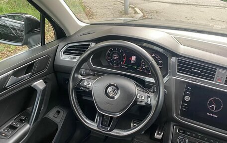 Volkswagen Tiguan II, 2018 год, 2 600 000 рублей, 21 фотография
