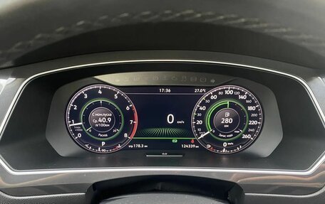 Volkswagen Tiguan II, 2018 год, 2 600 000 рублей, 24 фотография