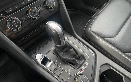 Volkswagen Tiguan II, 2018 год, 2 600 000 рублей, 29 фотография