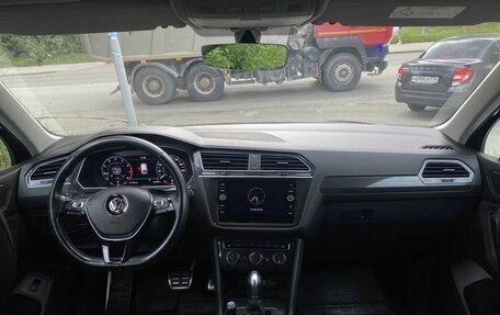 Volkswagen Tiguan II, 2018 год, 2 600 000 рублей, 22 фотография