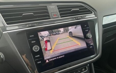 Volkswagen Tiguan II, 2018 год, 2 600 000 рублей, 32 фотография