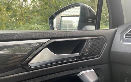 Volkswagen Tiguan II, 2018 год, 2 600 000 рублей, 36 фотография