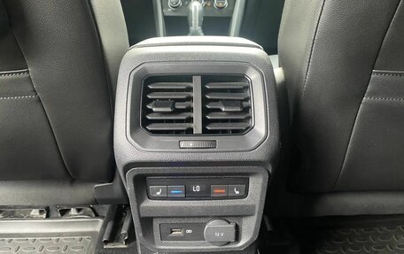 Volkswagen Tiguan II, 2018 год, 2 600 000 рублей, 39 фотография