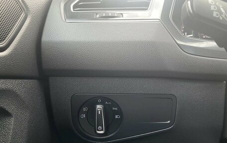 Volkswagen Tiguan II, 2018 год, 2 600 000 рублей, 35 фотография