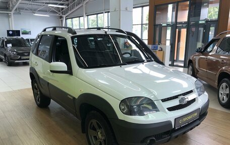 Chevrolet Niva I рестайлинг, 2017 год, 680 000 рублей, 3 фотография