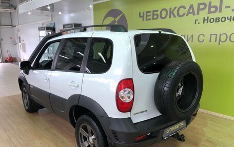 Chevrolet Niva I рестайлинг, 2017 год, 680 000 рублей, 7 фотография
