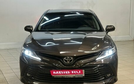Toyota Camry, 2021 год, 3 210 000 рублей, 2 фотография