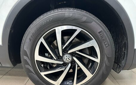 Volkswagen Tiguan II, 2018 год, 2 530 000 рублей, 19 фотография