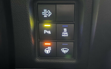 Toyota Land Cruiser Prado 150 рестайлинг 2, 2018 год, 4 849 000 рублей, 23 фотография