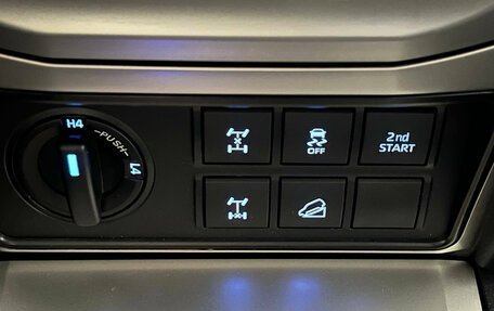 Toyota Land Cruiser Prado 150 рестайлинг 2, 2018 год, 4 849 000 рублей, 22 фотография