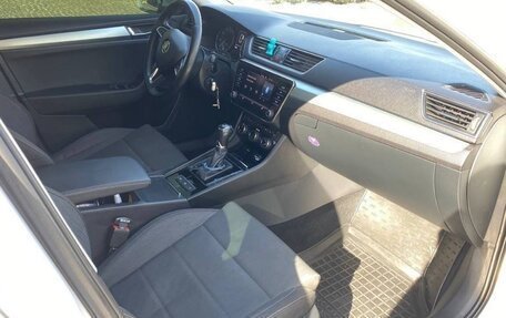 Skoda Superb III рестайлинг, 2017 год, 1 880 000 рублей, 11 фотография